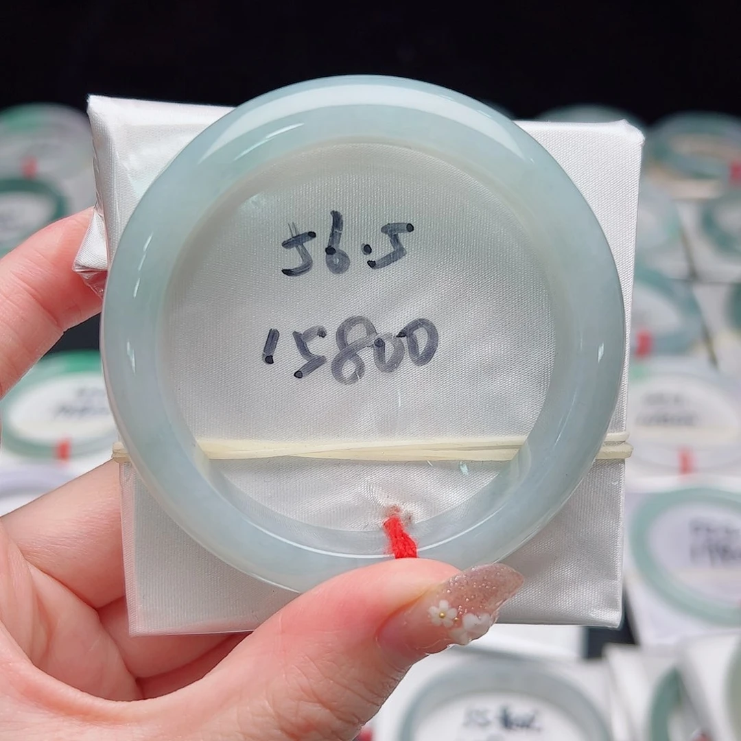 翡翠手镯未镶嵌天然