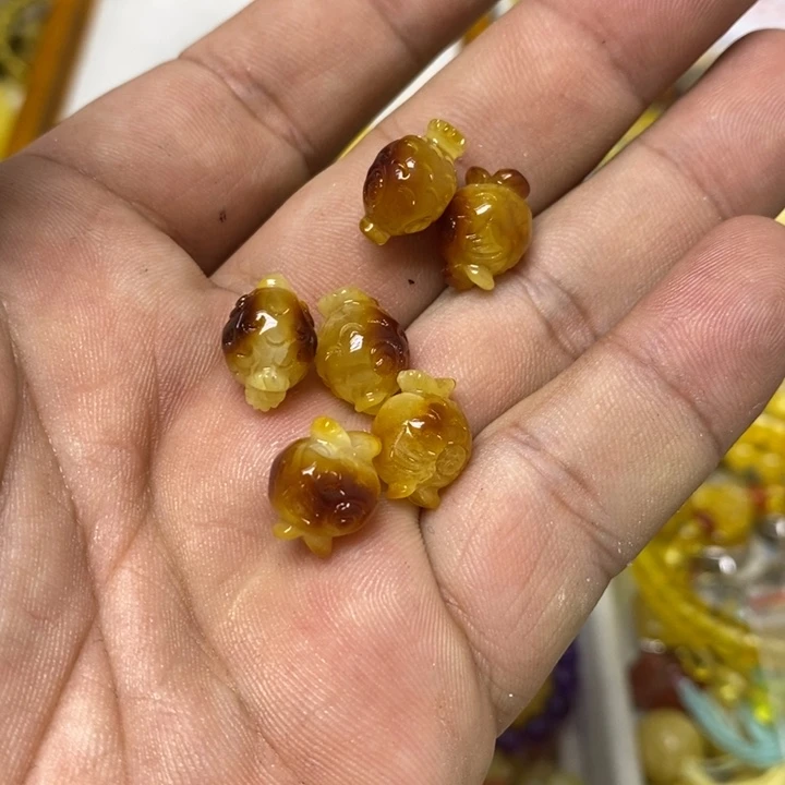 蜜蜡未镶嵌裸石多样性发货其一