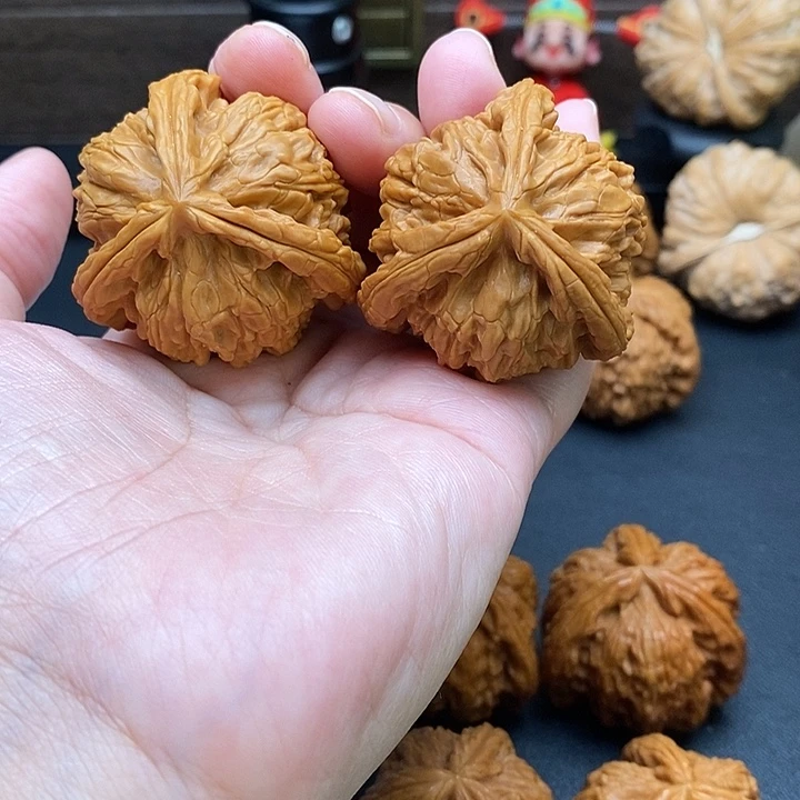 2***3文玩核桃把件白奔