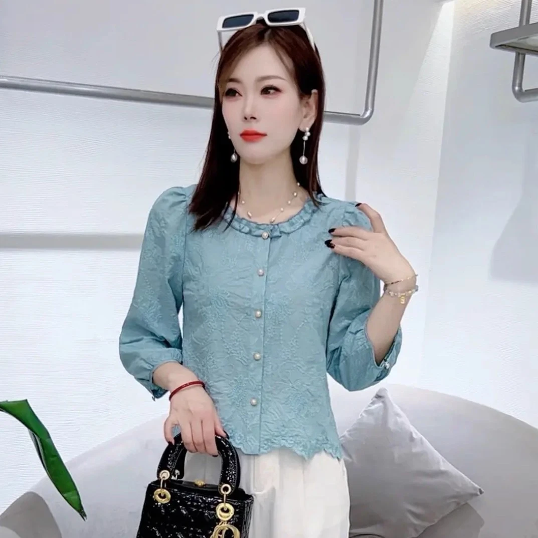 时尚衬衫女2025秋季新款洋气百搭显瘦圆领刺绣花边下摆七分袖上衣