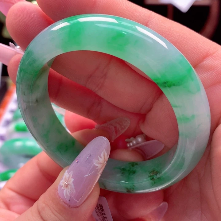 翡翠手镯未镶嵌52.6圈口