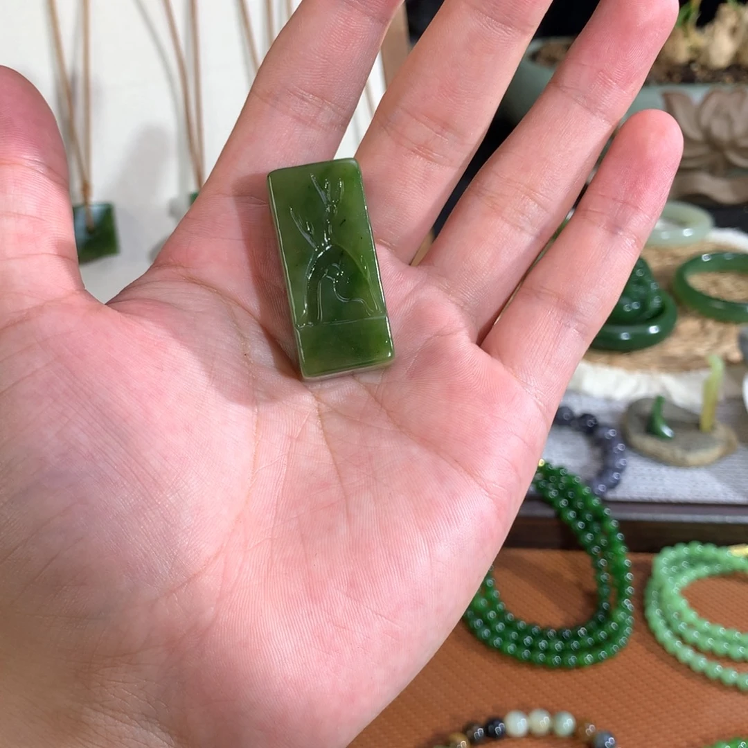 柠***甜颈饰未镶嵌和田玉