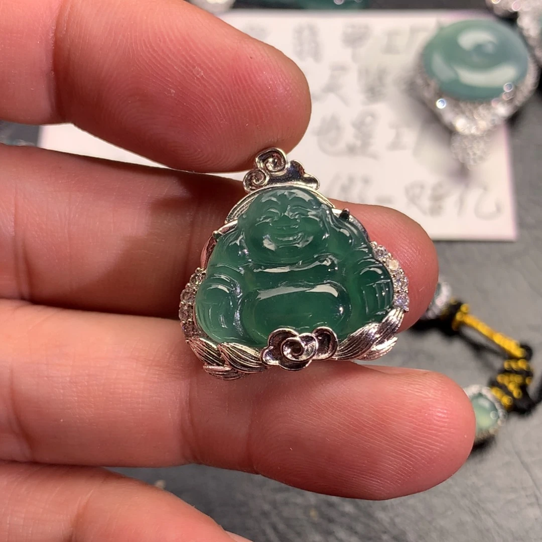 翡翠颈饰未镶嵌佛公