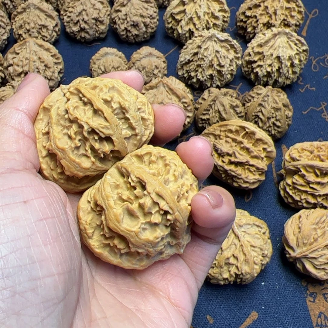 文玩核桃把件秦岭野生植物核桃