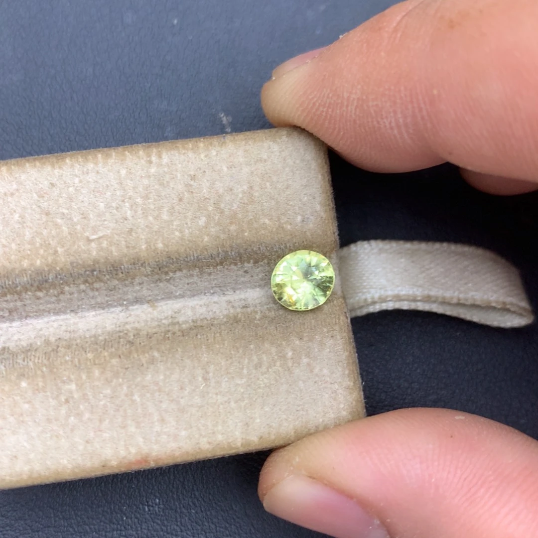 裸石金绿宝石1.2ct无烧