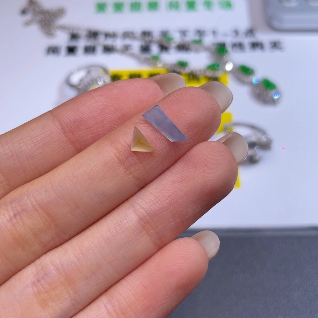 翡翠未镶嵌颈饰切割