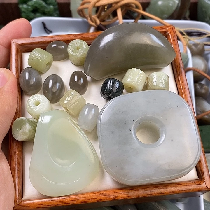 *****和田玉未镶嵌颈饰多样性发货，拍一发一