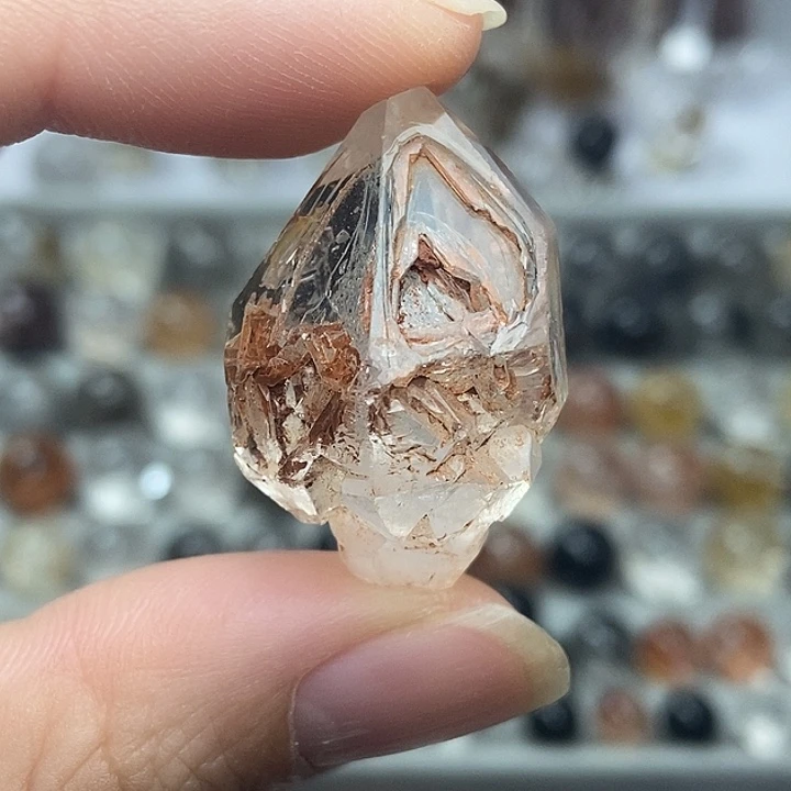 未镶嵌颈饰水晶红泥权杖