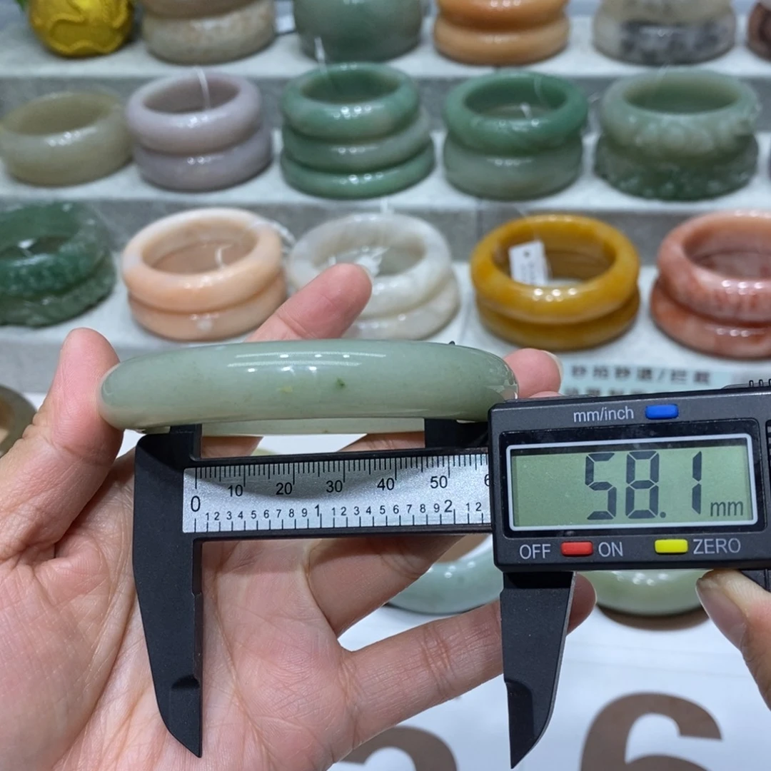 石英岩玉未镶嵌手镯