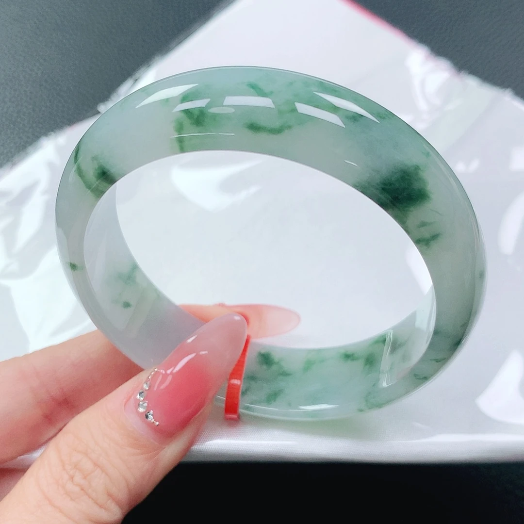 翡翠手镯未镶嵌56圈