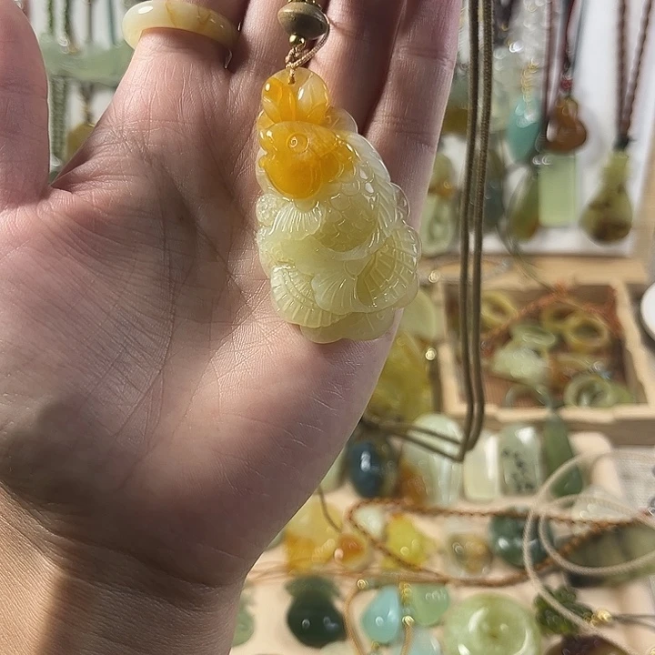 E***1蛇纹石玉未镶嵌颈饰