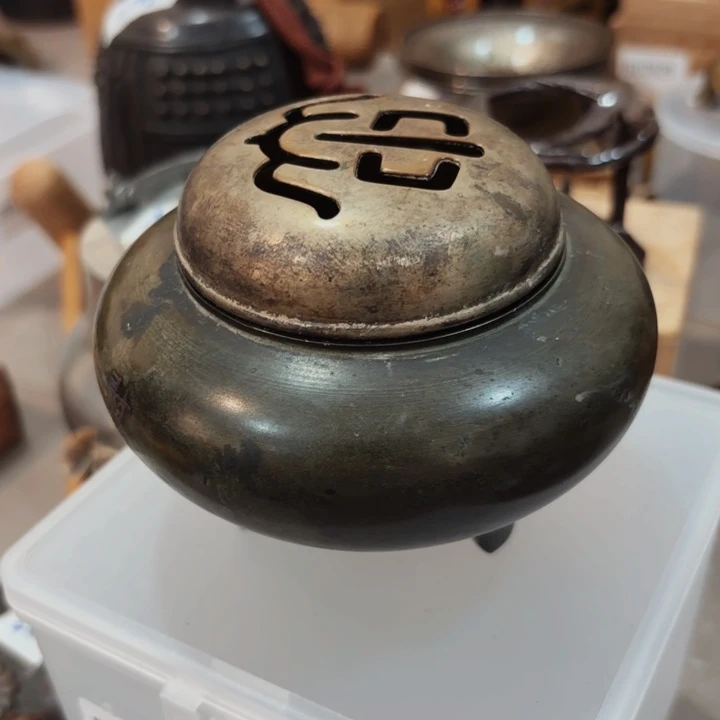 紫砂茶杯早**捂非常美丽漂亮的物品