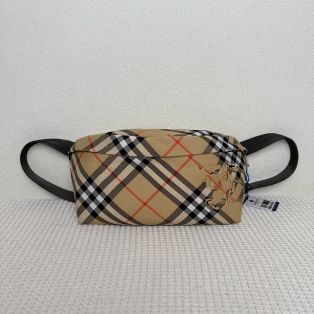 99新 BURBERRY/博柏利  5950/闲置品新款时尚经典条格纹帆布胸腰
