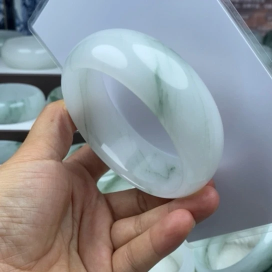 未镶嵌手镯石英质玉（金丝玉）