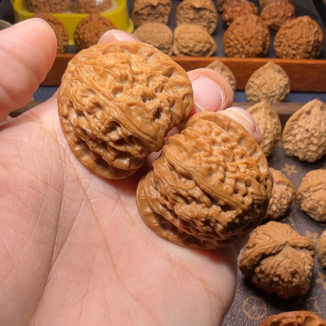 文玩核桃把件全品延庆三角白狮子头