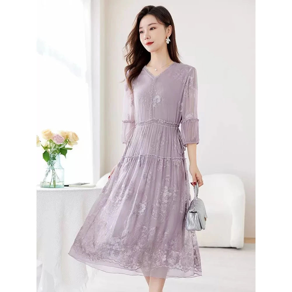 绣花连衣裙女2025新款夏季v领七分袖轻奢减龄裙3-037