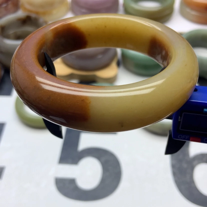 【闪购商品】未镶嵌手镯石英岩玉