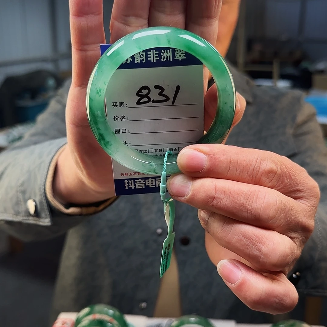 石英质玉（非洲翠）未镶嵌手镯