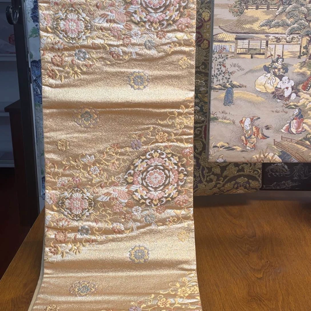 织绣斜取瑞鸟宝相