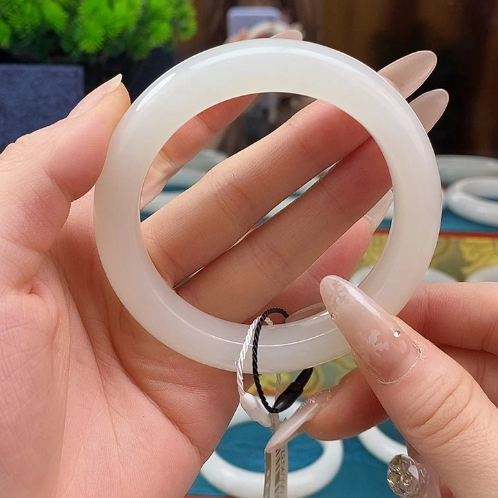 和田玉（糖玉）未镶嵌手镯