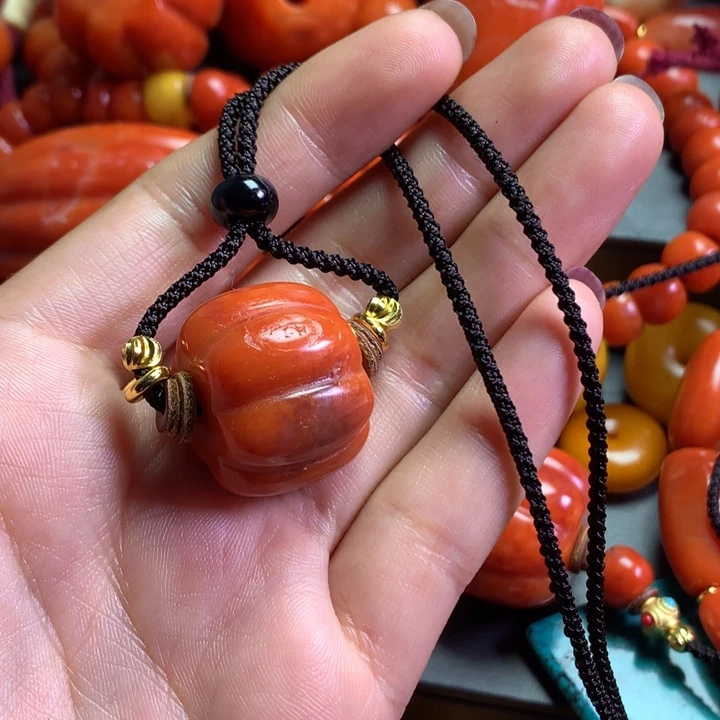 唐****玻璃颈饰琉璃……………..