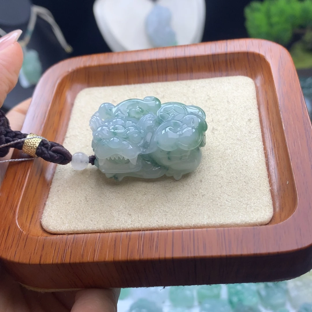 翡翠未镶嵌颈饰23