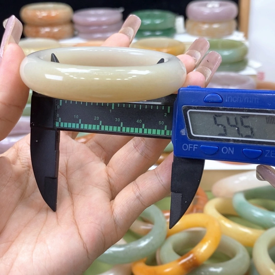 石英岩玉手镯未镶嵌