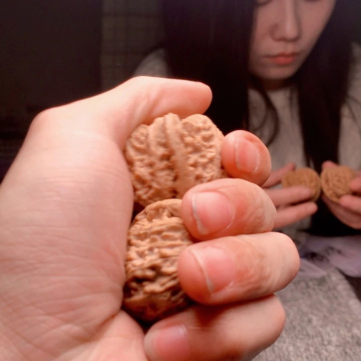 文玩核桃吊坠白狮子