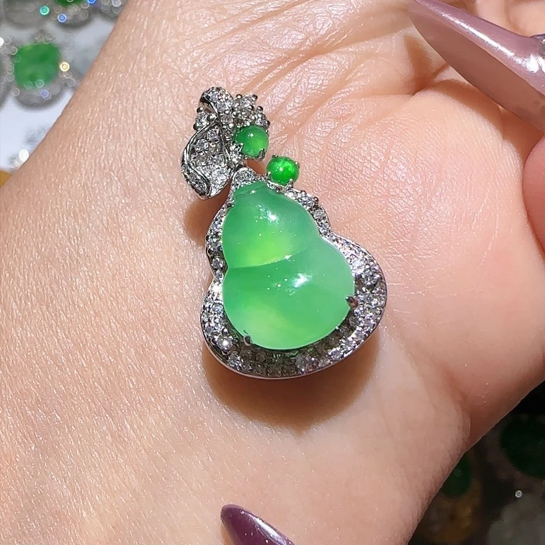 【闪购商品】颈饰18K金镶嵌翡翠天然