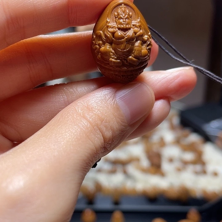 吊坠橄榄核黄财神