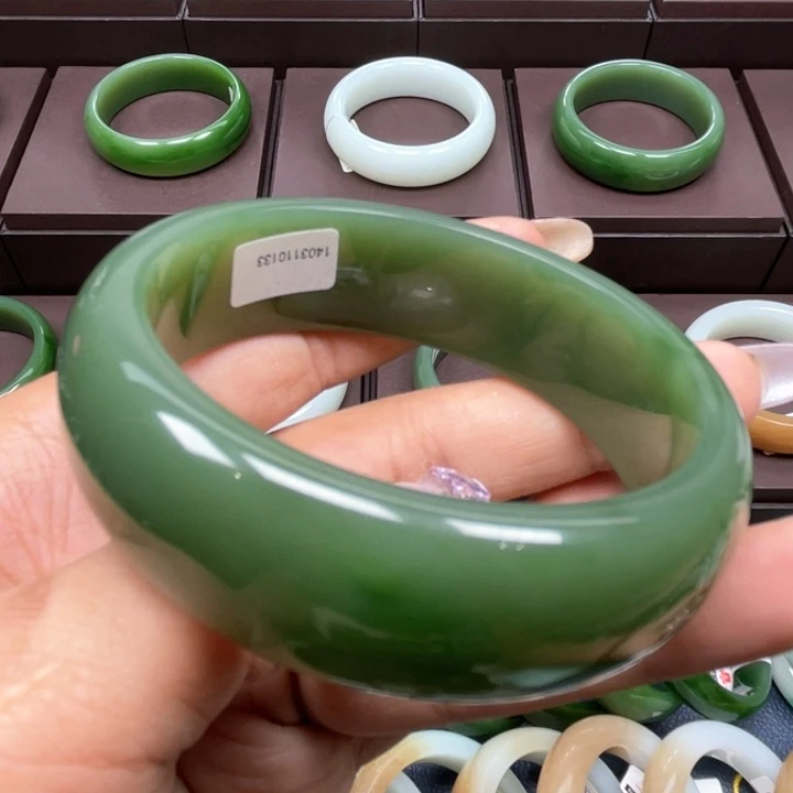 和田玉（碧玉）未镶嵌手镯