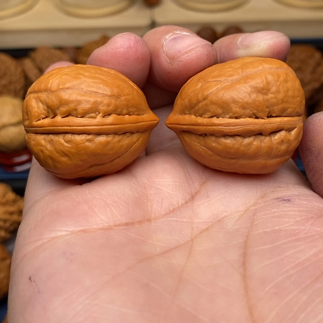 文玩核桃把件手捻四方蟾