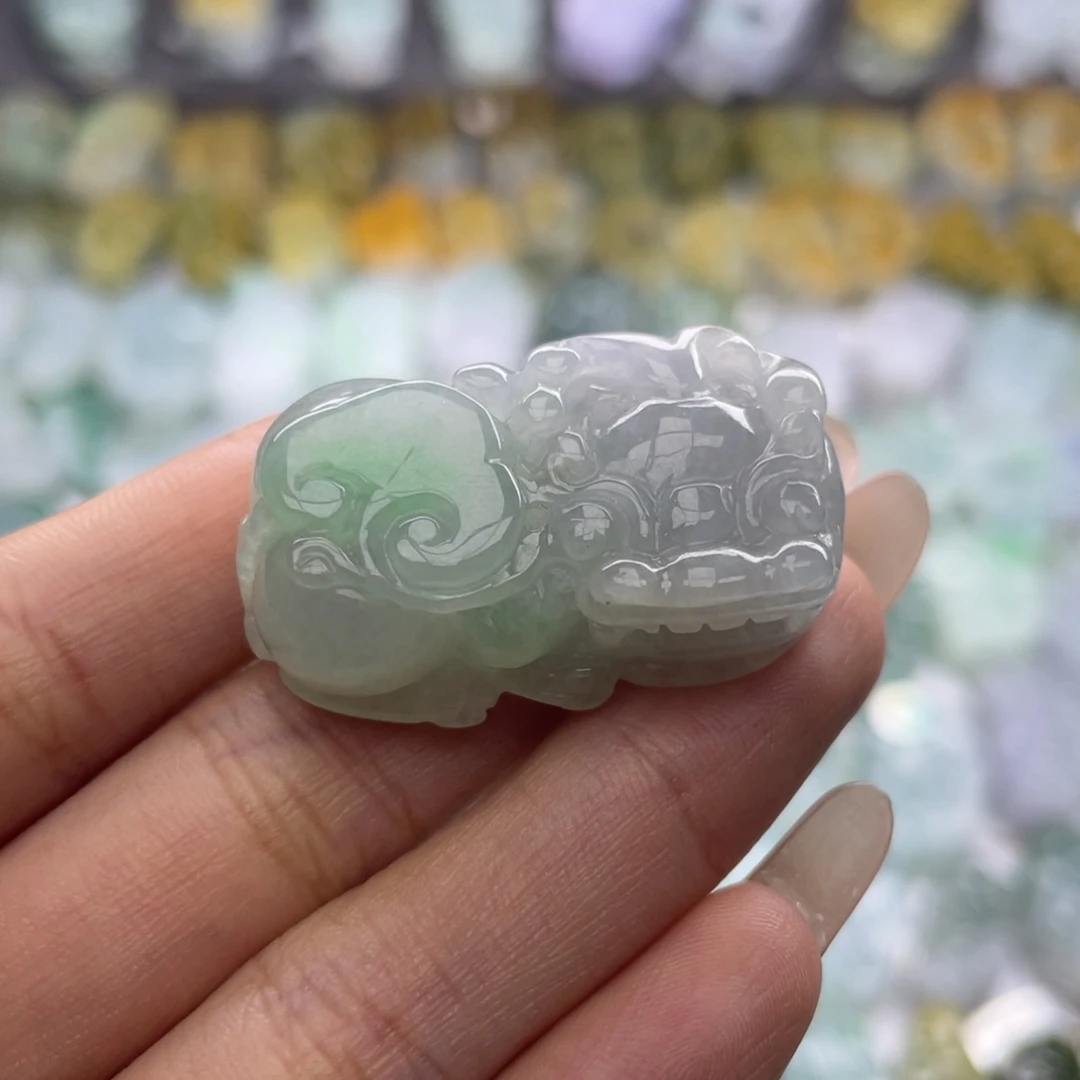 翡翠未镶嵌颈饰貔貅