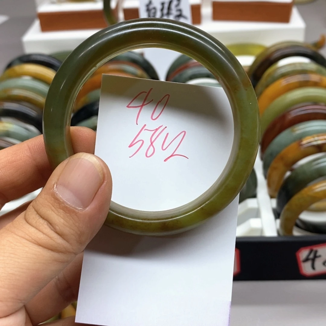 蛇纹石玉未镶嵌手镯