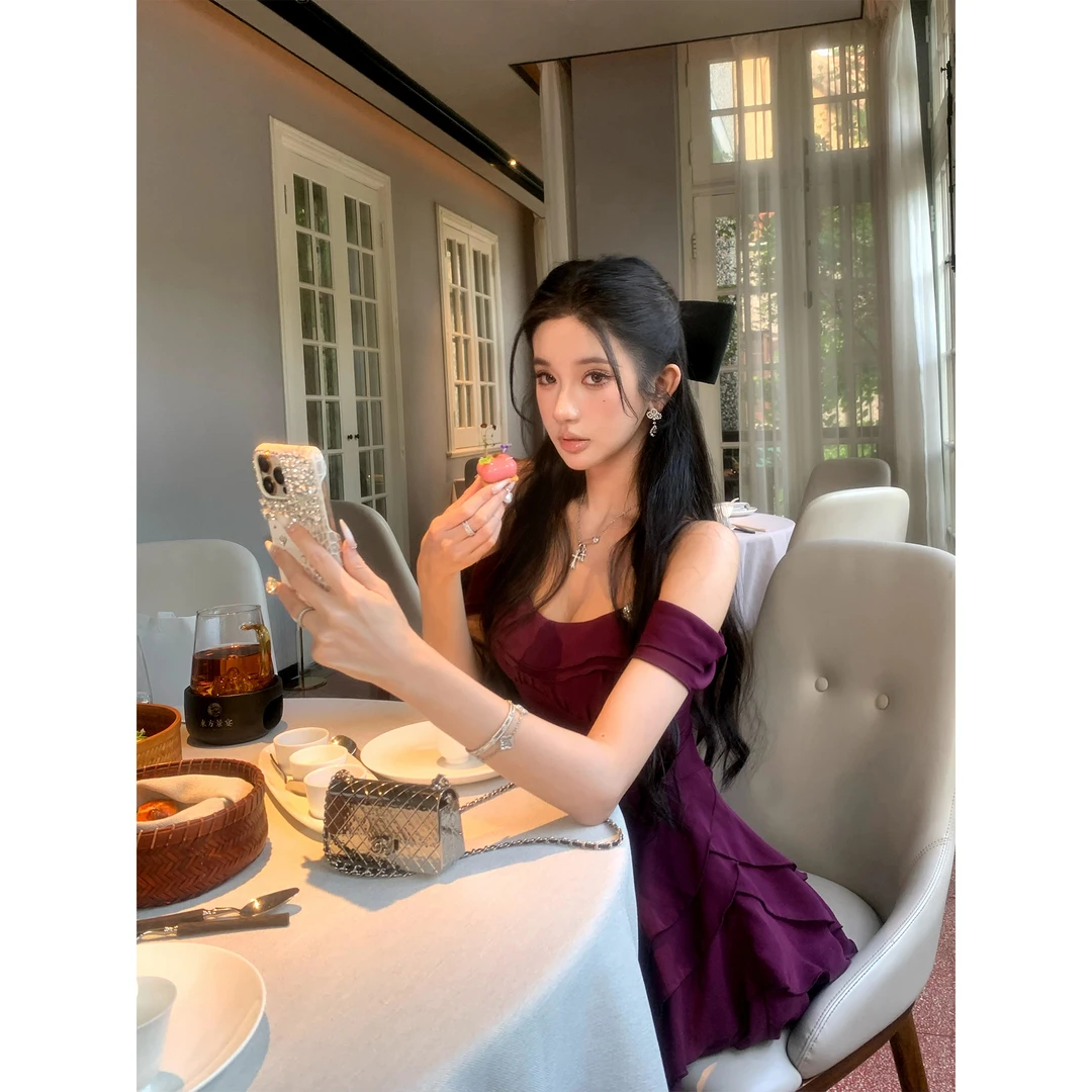 Barb Chill  深紫色叠层一字领吊带连衣裙纯欲辣妹短裙