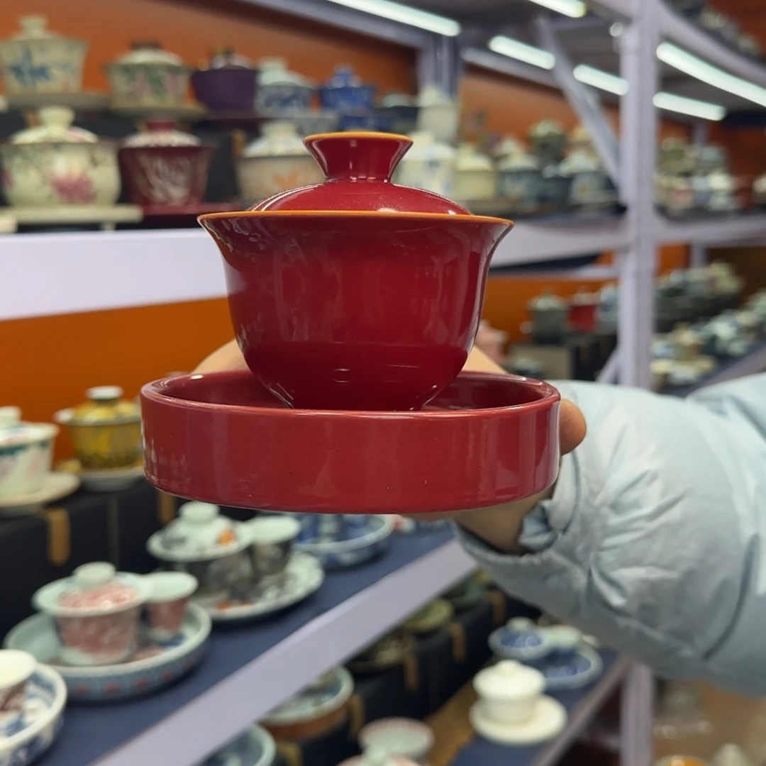 高温下的高温天气使人心情愉悦的