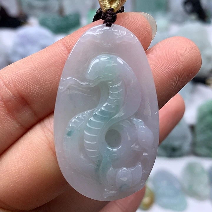 翡翠未镶嵌颈饰蛇牌福利