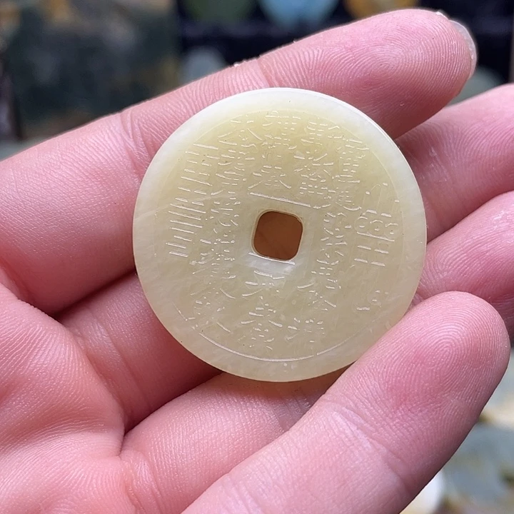 蛇纹石玉挂件未镶嵌