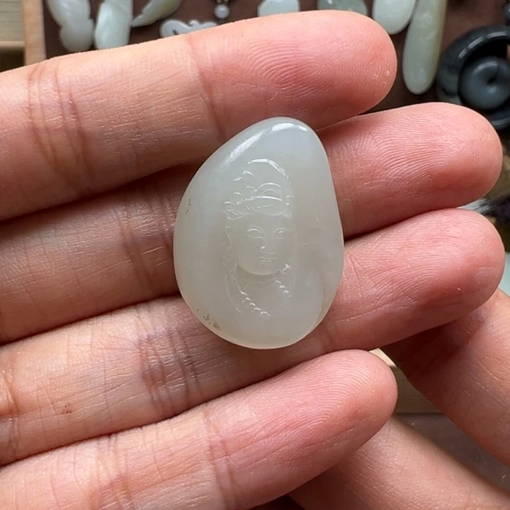 和田玉未镶嵌颈饰观音