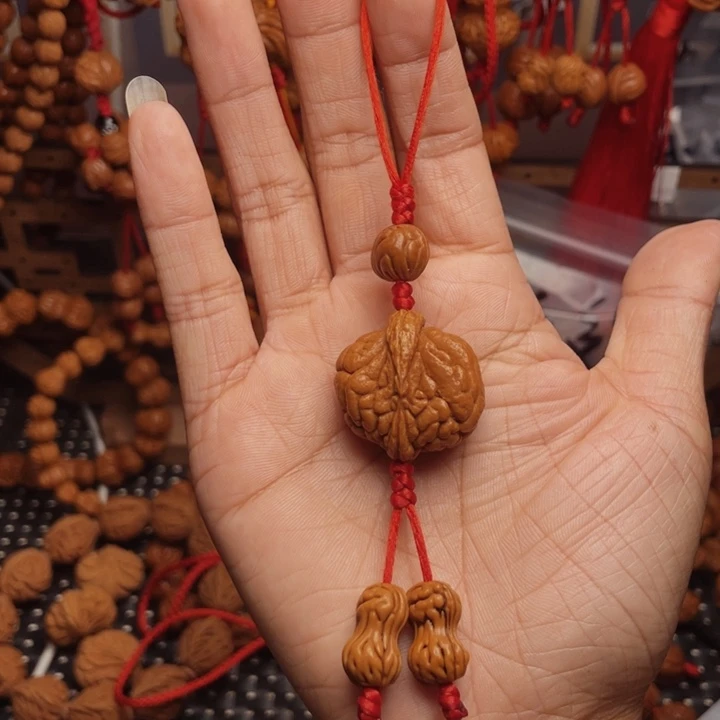 木质类龙纹桃枭挂件86