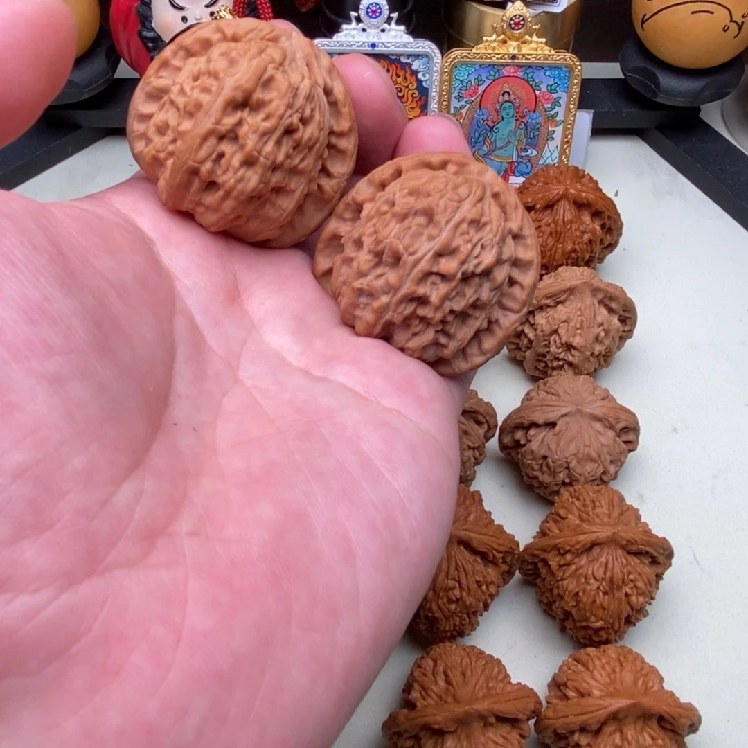 文玩核桃吊坠白狮子文玩核桃