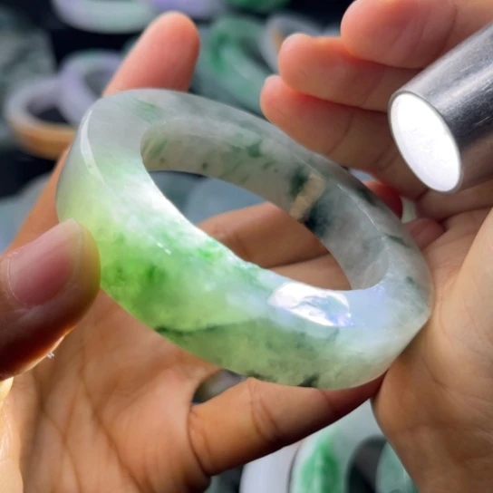 定制翡翠未镶嵌翡翠手镯
