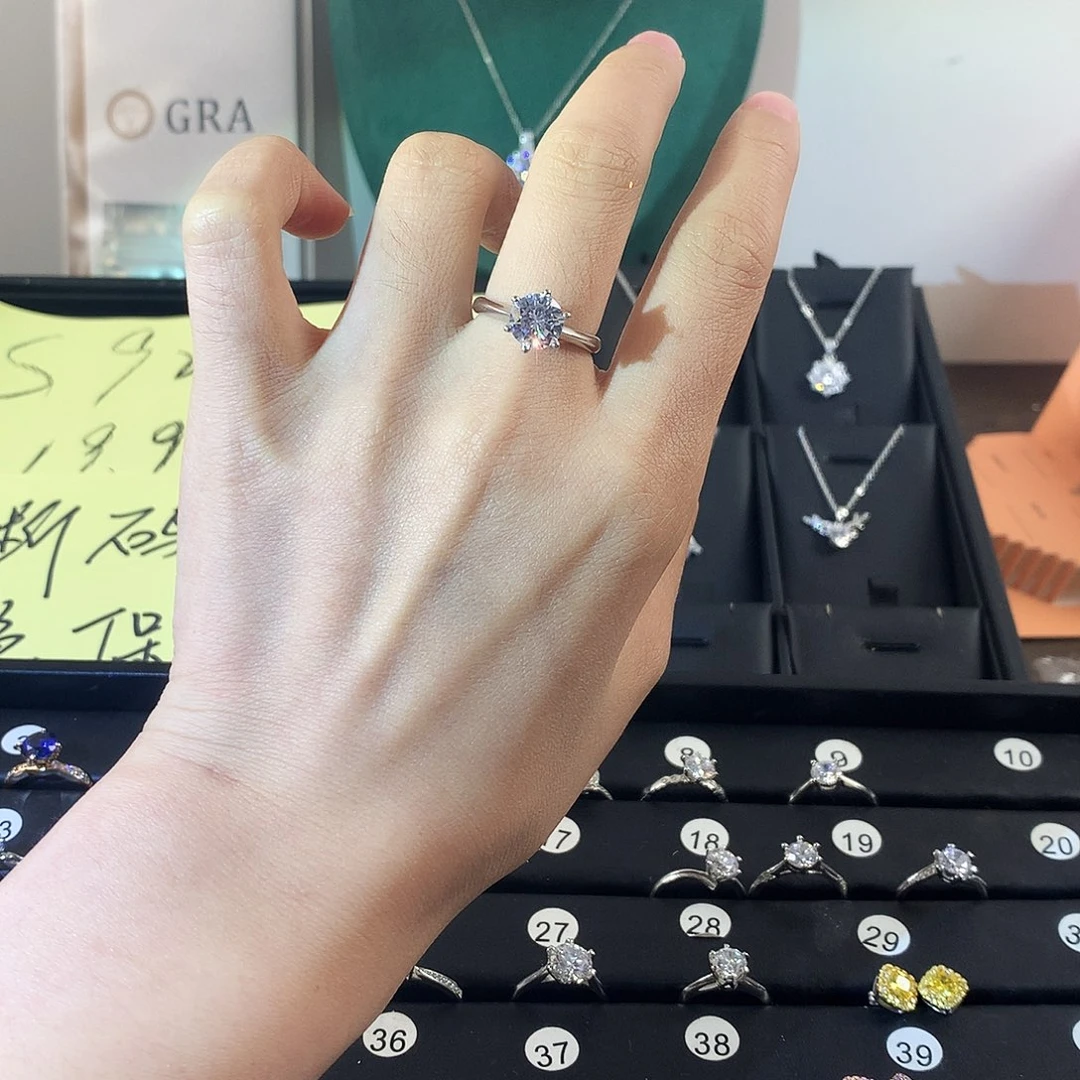 925银合成碳硅石俩克拉六抓活口