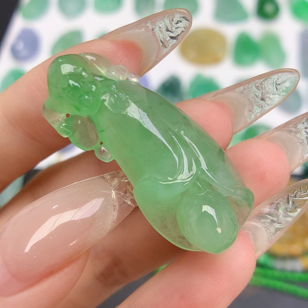 翡翠未镶嵌颈饰玉兰花