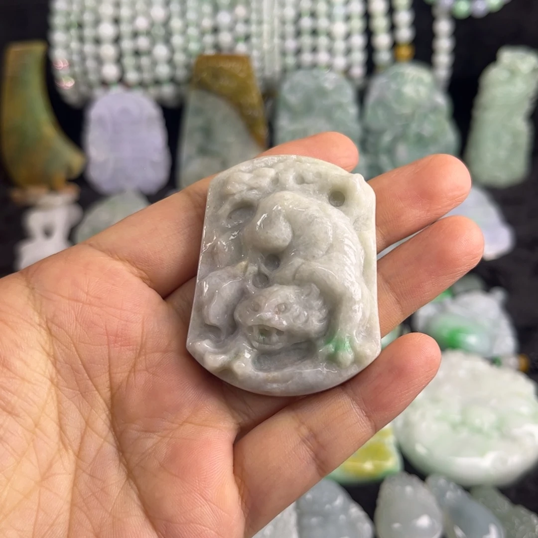 翡翠未镶嵌吊坠(不含链)瑕疵