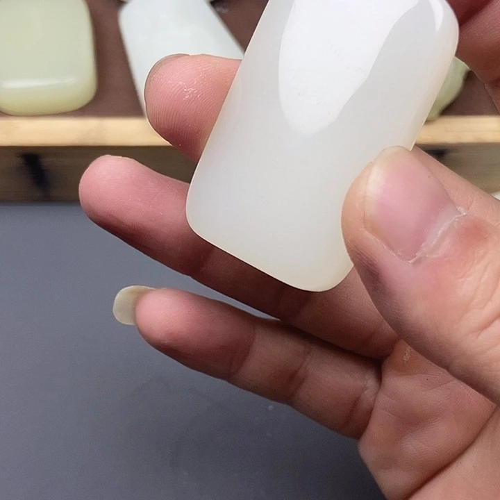 晨***曦颈饰未镶嵌和田玉