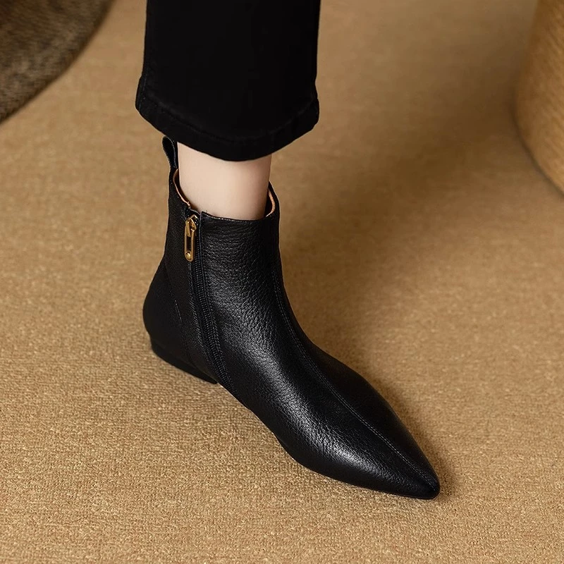 软羊皮尖头复古平底短靴女2025新款秋冬季加绒软底皮靴瘦瘦靴裸靴