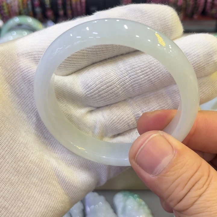 翡翠未镶嵌手镯四海哥翡翠白月光正圈天然翡翠材质