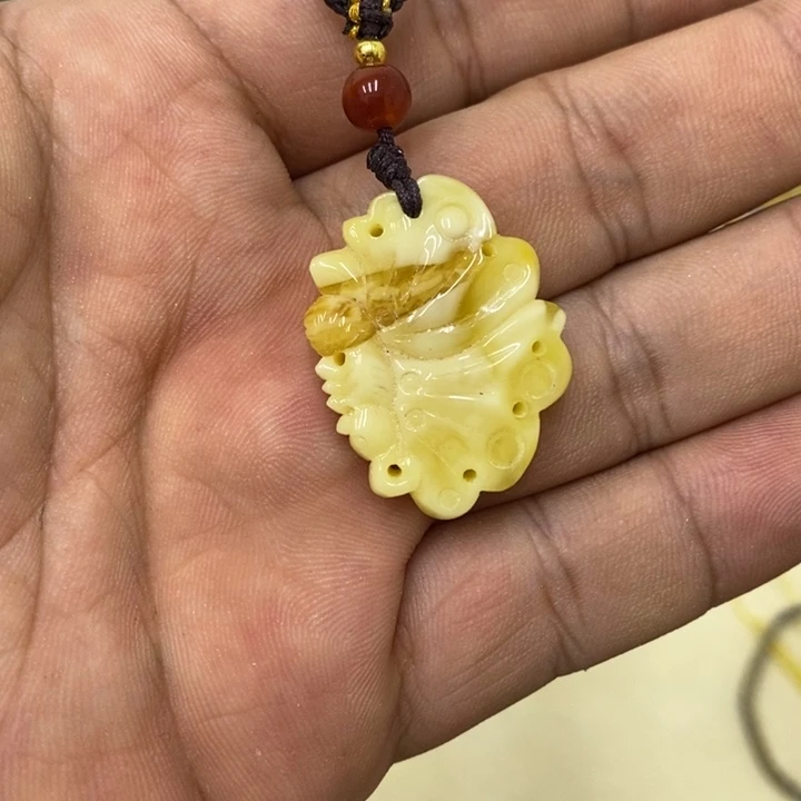 蜜蜡未镶嵌裸石吊坠