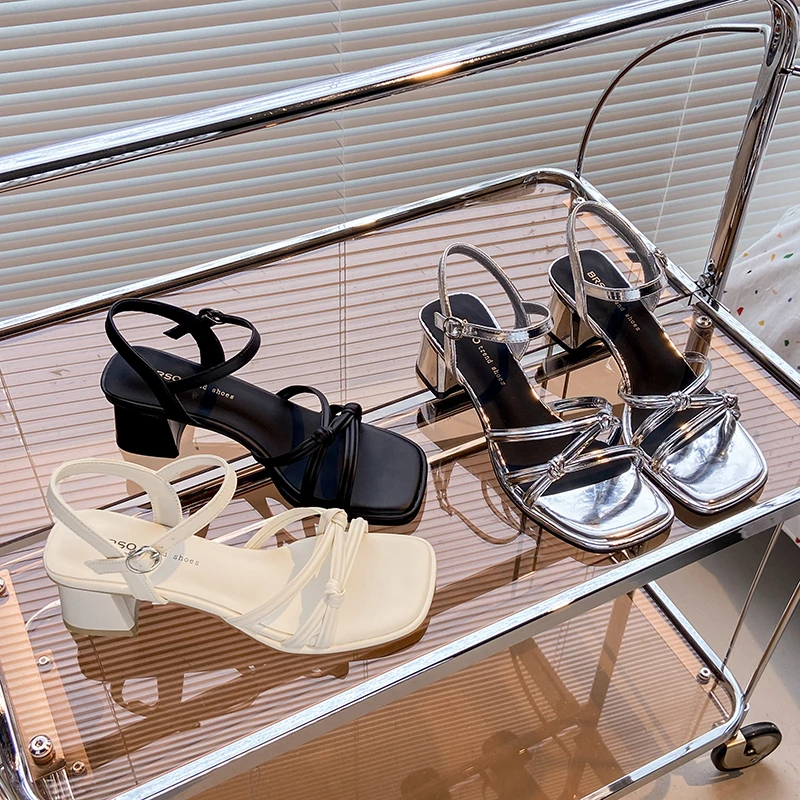 卓诗尼芙妮爆款网红凉鞋女2025夏季爆款舒适百搭配裙子沙滩凉拖鞋